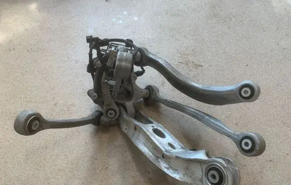 Audi SQ7 Rear wheel hub spindle/knuckle 4M0505432AJ 4M0505460D