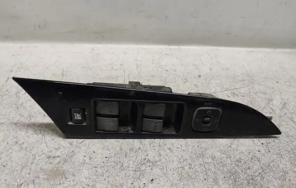 Mazda 3 I Electric window control switch BJOE66600