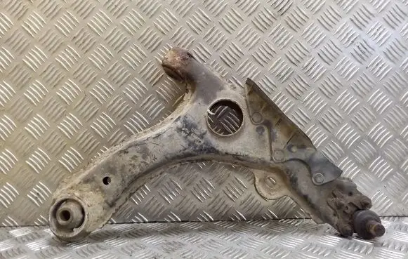 Volkswagen PASSAT B4 Front lower control arm/wishbone 357407158