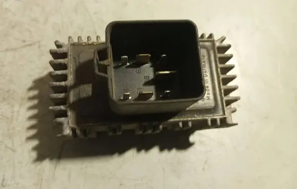 Opel Zafira A Glow plug pre-heat relay 09132691