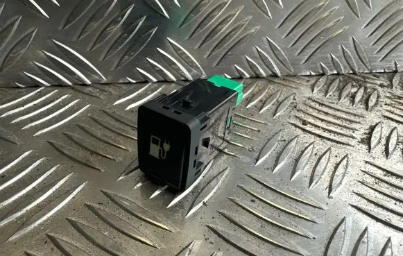 Nissan Leaf I (ZE0) Fuel tank opening switch 3NF0A