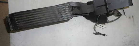 Mercedes-Benz C W203 Accelerator throttle pedal A2033000104