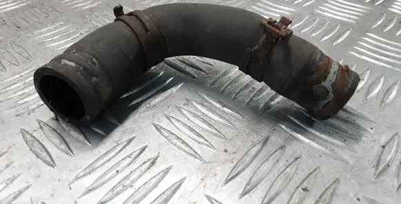Volkswagen PASSAT B6 Engine coolant pipe/hose