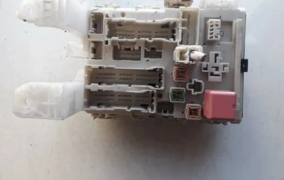 Toyota Avensis T270 Fuse box set 304330B22 30433-0B22