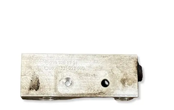 Mercedes-Benz SL R230 Air suspension valve block 2203200251