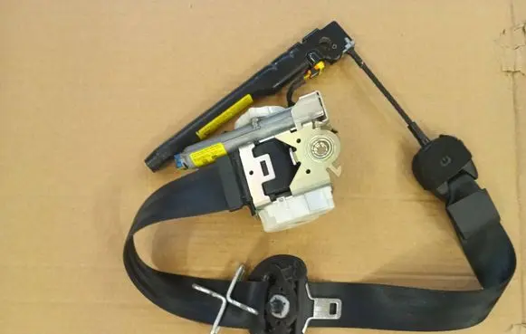 Peugeot 5008 Front seatbelt 34068389E