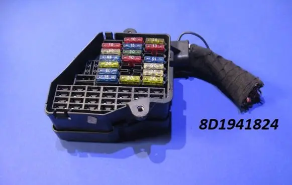 Seat Leon (1M) Fuse module 8D1941824