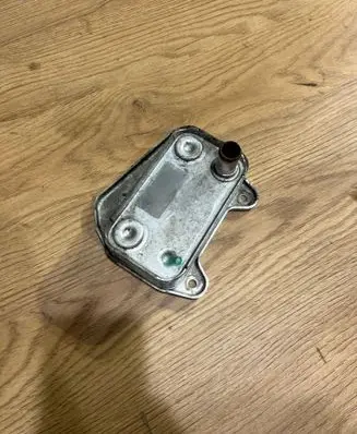 Mercedes-Benz E W211 Oil filter mounting bracket