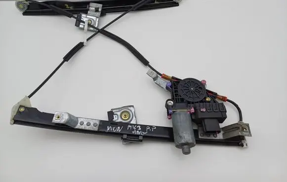 Ford Mondeo Mk III Front door window regulator with motor 0130821771