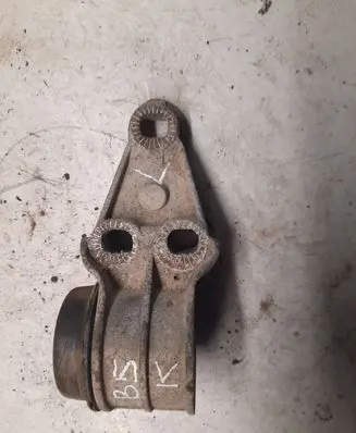 Volkswagen PASSAT B5.5 Rear axle beam mounts housing 8E0501521