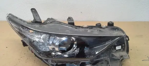 Toyota Auris E180 Headlight/headlamp 8111002K30