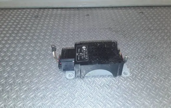 Volkswagen Golf Plus Aerial antenna amplifier 5M0035570B 7617310031