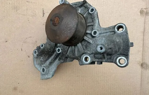 Mitsubishi Pajero Water pump MD977503