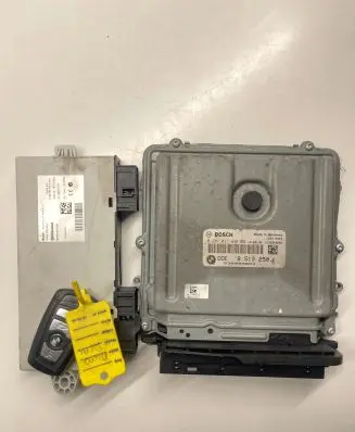 BMW 5 F10 F11 Engine ECU kit and lock set 8513250 030090804 0281017648