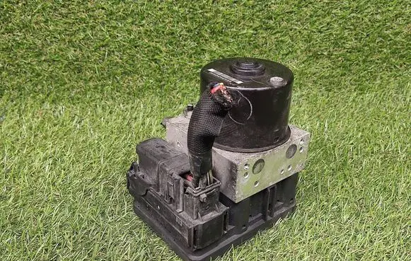 Ford Focus ABS Pump 8M512B373AA A426G 10039933304