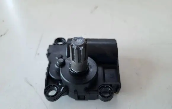 Hyundai Santa Fe A/C air flow flap actuator/motor D332CK8AA04