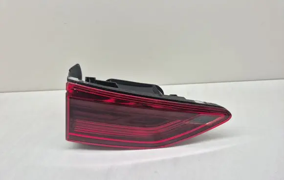 Volkswagen Golf VIII Tailgate rear/tail lights 5H0945093C 81980101 31980101