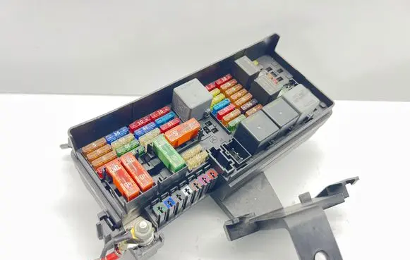 Mercedes-Benz ML W164 Fuse module A1645400272