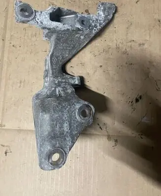 Nissan X-Trail T32 EGR valve cooler bracket 147174072R A6261410040