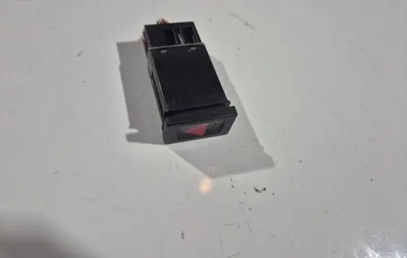 Volkswagen PASSAT B5 Hazard light switch 8L0971971 2270-3909