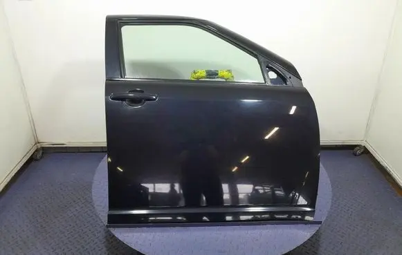 Suzuki Swift I Front door 