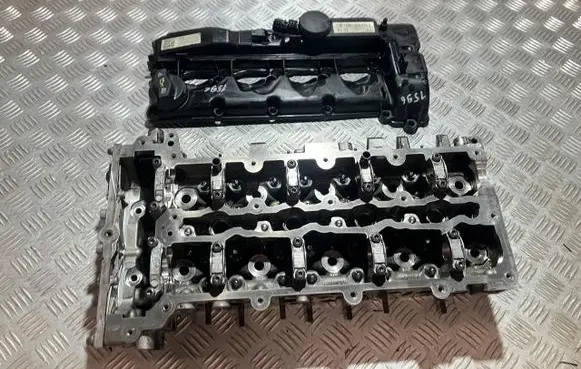 Mercedes-Benz E C207 W207 Rocker cam cover R651016