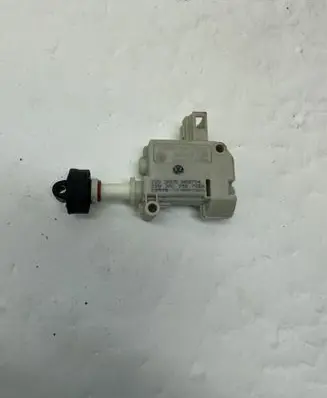 Audi A6 S6 C6 4F Glove box lock 3B0959782A