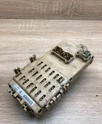 Subaru Forester SF Fuse module JB200400 000807
