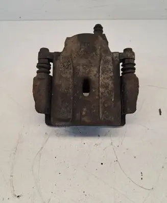 Toyota Prius (NHW20) Front brake caliper