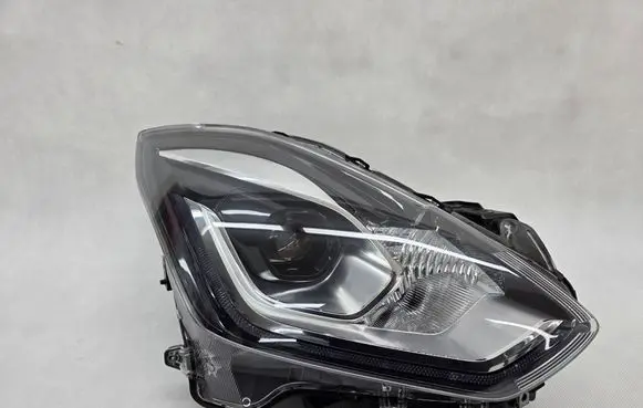 Suzuki Swift III Headlight/headlamp W2966