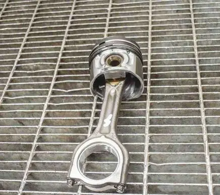 Peugeot 308 Piston 060392 0628V1