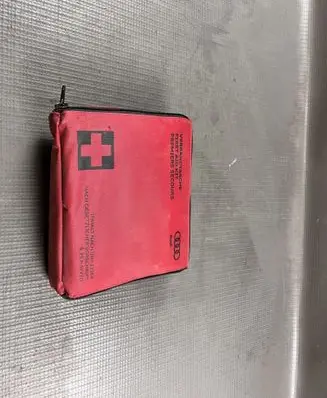 Audi A3 S3 8V First aid kit 8P0860282A