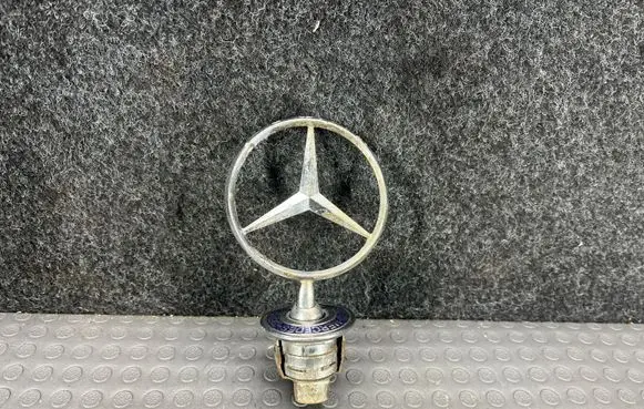 Mercedes-Benz C W202 Manufacturer badge logo/emblem 