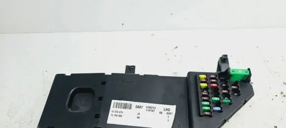 Opel Signum Fuse module 13223679 13193588