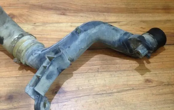 Toyota Avensis T220 Intercooler hose/pipe
