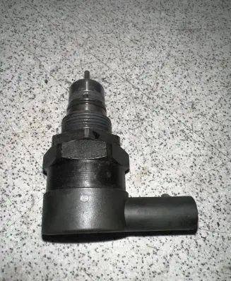 BMW X5 E70 Fuel pressure regulator 0281002481 20698489 171104