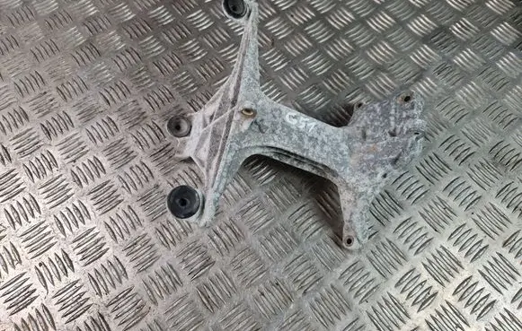 Mercedes-Benz SLC R172 Engine mounting bracket A2740981430