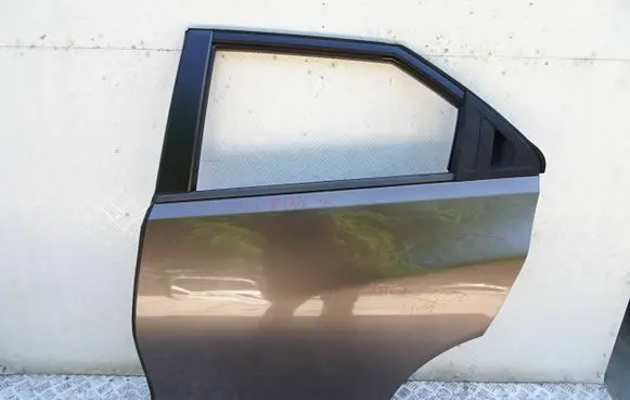Honda Civic IX Rear door