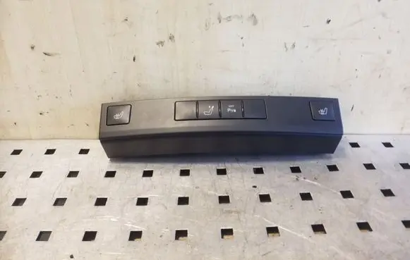 Mercedes-Benz E W212 Seat heating switch A2128202610 33911101