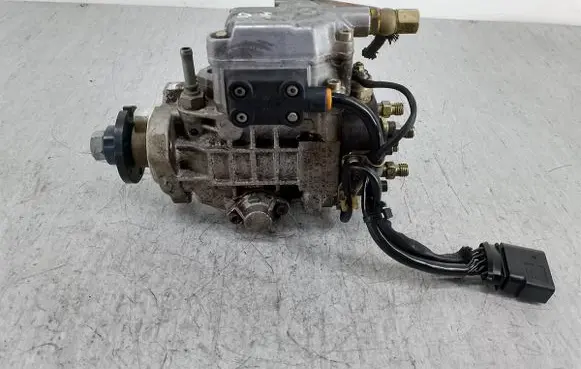 Skoda Octavia Mk1 (1U) Fuel injection high pressure pump 038130107D