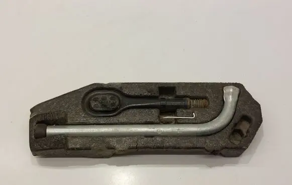 Volkswagen Caddy Tool set 2K0012113E