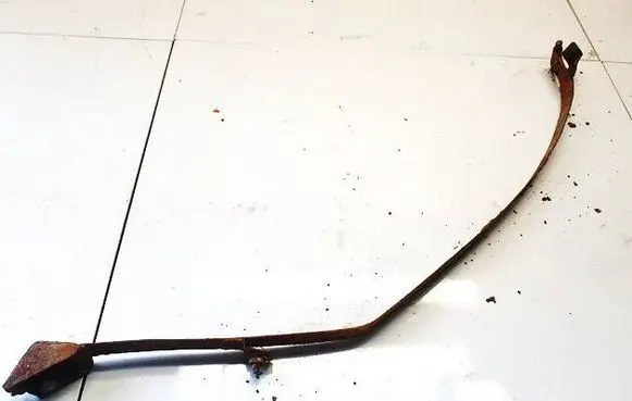 Fuel tank mounting bracket