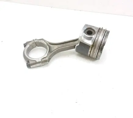 Toyota Avensis T250 Piston with connecting rod