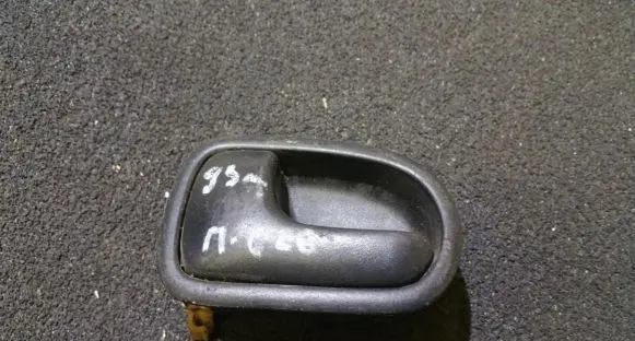 Mazda 626 Rear door interior handle dh22i