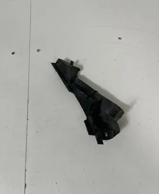 Fender mounting bracket