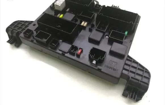 Opel Astra J Fuse module 13368651 1110138AA 365927271