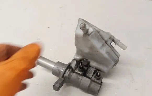 Citroen C4 II Picasso Master brake cylinder