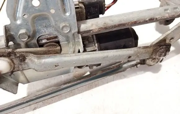 Volkswagen PASSAT B6 Wiper motor