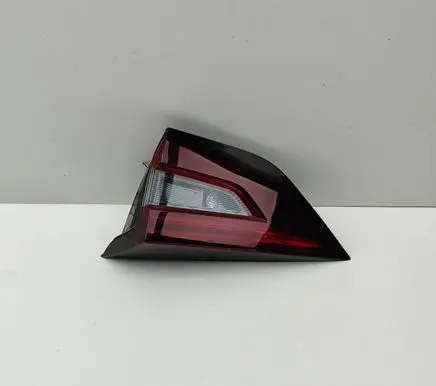 Nissan Juke II F16 Tailgate rear/tail lights