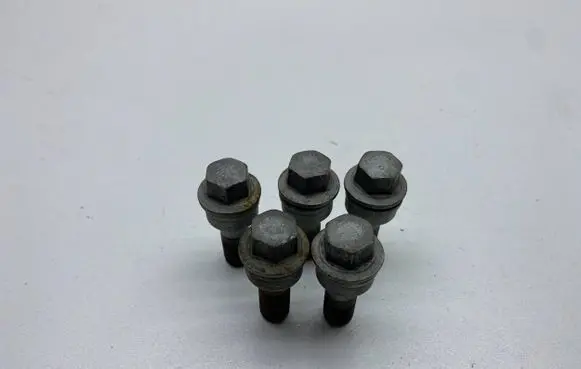 Audi Q3 8U Nuts/bolts 